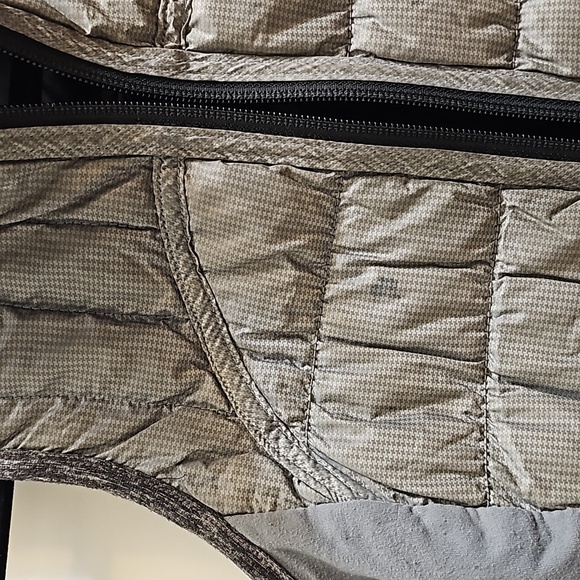 220. Lululemon Run: Turn Around Vest - Picture 9 of 12